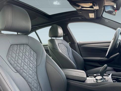 Certified 2023 BMW 530e xDrive image 31