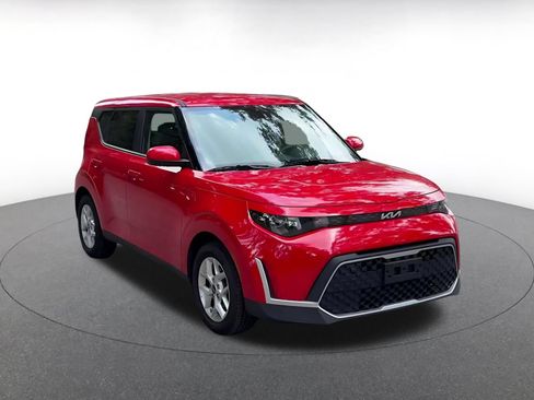 Used 2025 Kia Soul LX w/ LX Technology Package FWD image 3