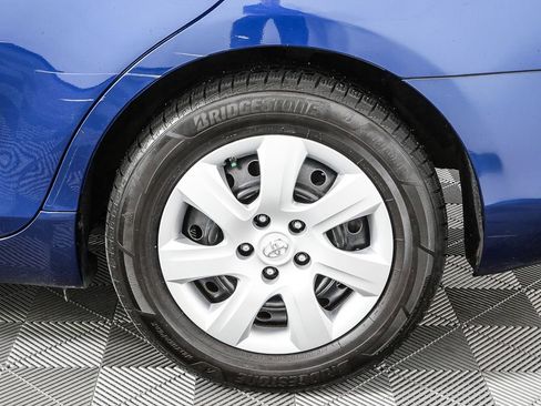 Used 2011 Toyota Camry LE image 32