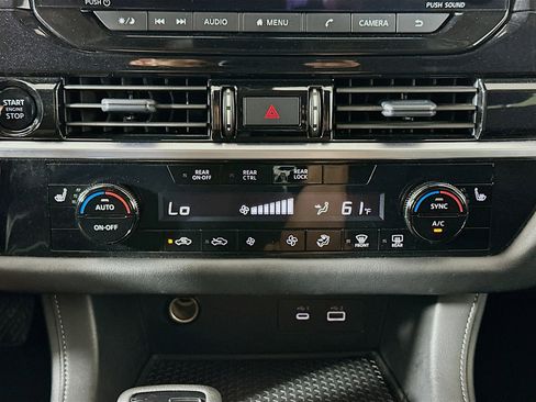 Used 2025 Nissan Pathfinder SV image 23