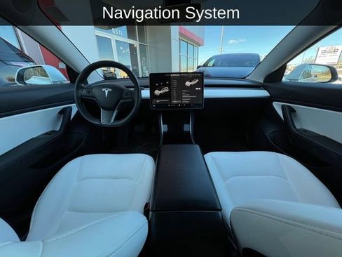 Used 2019 Tesla Model 3 Standard Range Plus image 2