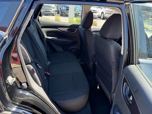 Used 2021 Nissan Rogue Sport S image 17