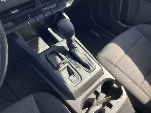 Used 2024 Chevrolet Colorado W/T image 18