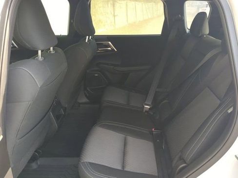 Used 2025 Mitsubishi Outlander ES image 13