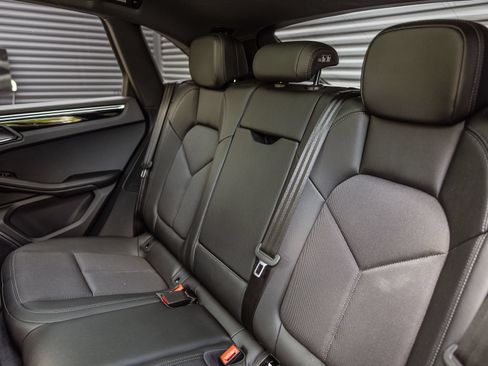 Certified 2023 Porsche Macan AWD/4WD image 22