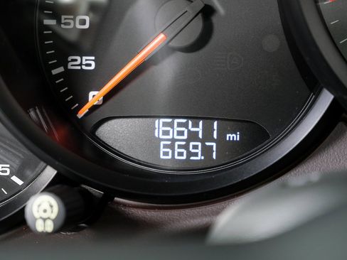 Certified 2018 Porsche 911 Carrera 4S image 12