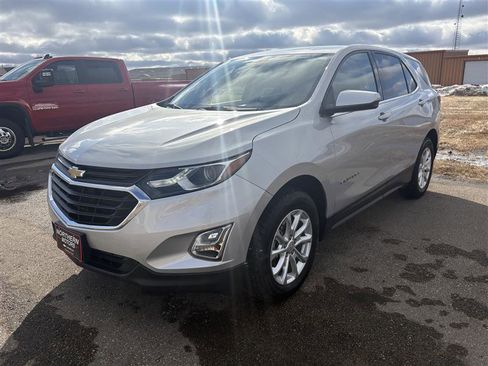 Used 2019 Chevrolet Equinox LT image 2