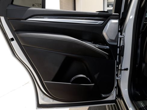 Used 2025 Cadillac Escalade V AWD/4WD image 30
