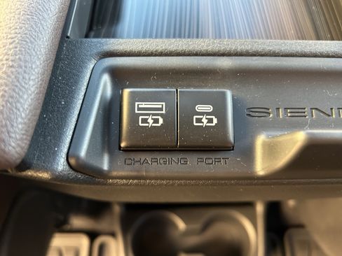 Certified 2024 Toyota Sienna Platinum image 22