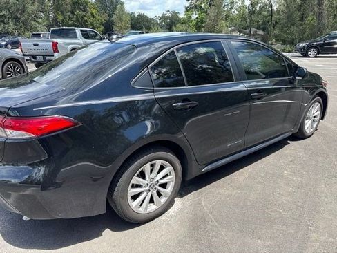 Used 2024 Toyota Corolla LE w/ LE Convenience Package FWD image 4
