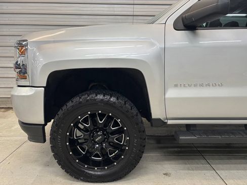 Used 2019 Chevrolet Silverado 1500 W/T w/ WT Convenience Package AWD/4WD image 4