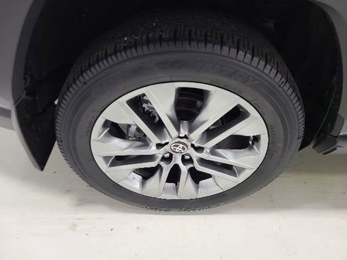Used 2024 Toyota RAV4 XLE Premium FWD image 39