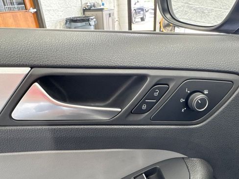 Used 2016 Volkswagen Jetta SEL Premium FWD image 48
