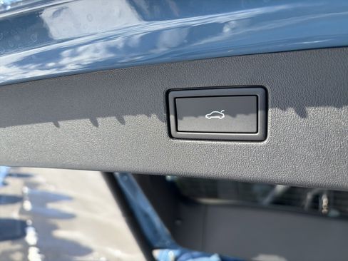 New 2026 Volkswagen Tiguan SE image 17