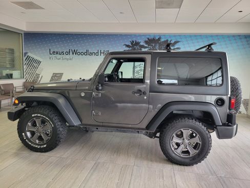 Used 2017 Jeep Wrangler Sport w/ Connectivity Group AWD/4WD image 2