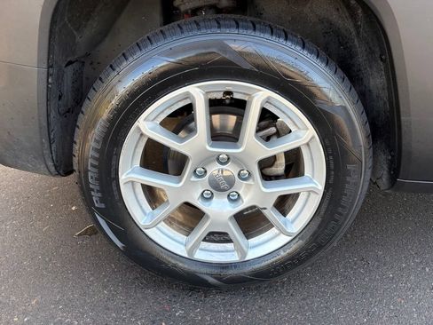 Certified 2021 Jeep Renegade Latitude FWD image 6