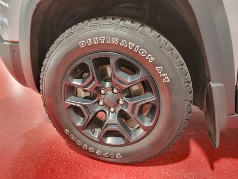 Used 2021 Jeep Cherokee Trailhawk w/ Technology Group image 11