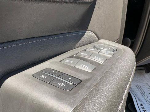 Used 2023 GMC Yukon Denali w/ Advanced Technology Package AWD/4WD image 20