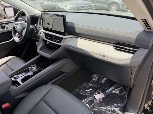 New 2026 Ford Explorer Active w/ Active Comfort Package RWD image 8