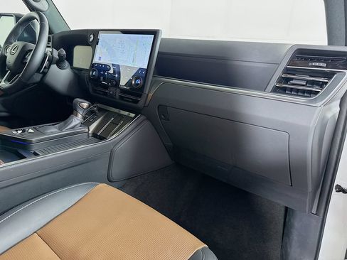 Used 2025 Lexus GX 550 w/ Cold Area Package AWD/4WD image 39