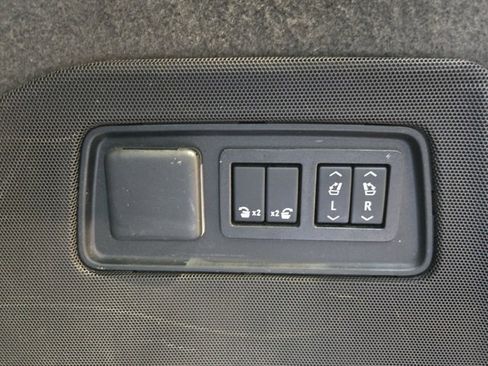 Used 2022 Cadillac Escalade ESV Premium Luxury w/ Performance Package image 27