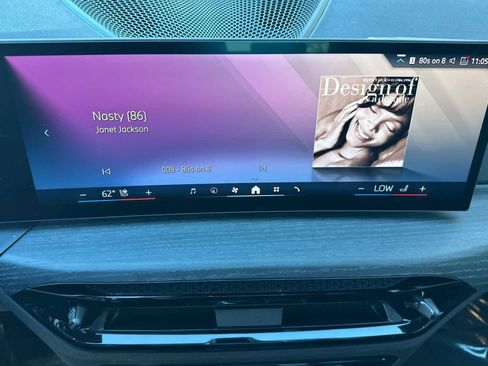 Used 2025 BMW 330i Sedan w/ M Sport Package image 20