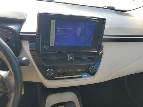 Used 2025 Toyota Corolla LE image 20