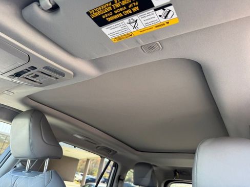 Used 2024 Toyota Highlander Platinum image 19