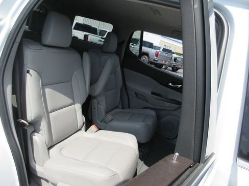Used 2019 GMC Acadia SLT FWD image 25