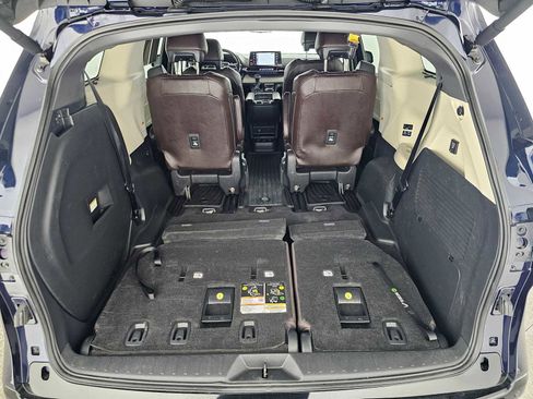 Used 2022 Toyota Sienna Platinum image 16
