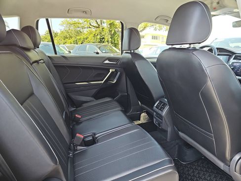 Used 2022 Volkswagen Tiguan SE FWD image 11