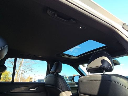 Used 2023 Jeep Grand Cherokee Altitude image 10