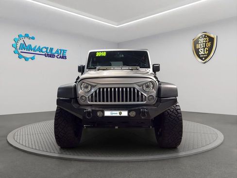 Used 2018 Jeep Wrangler Unlimited Rubicon w/ Connectivity Group image 8