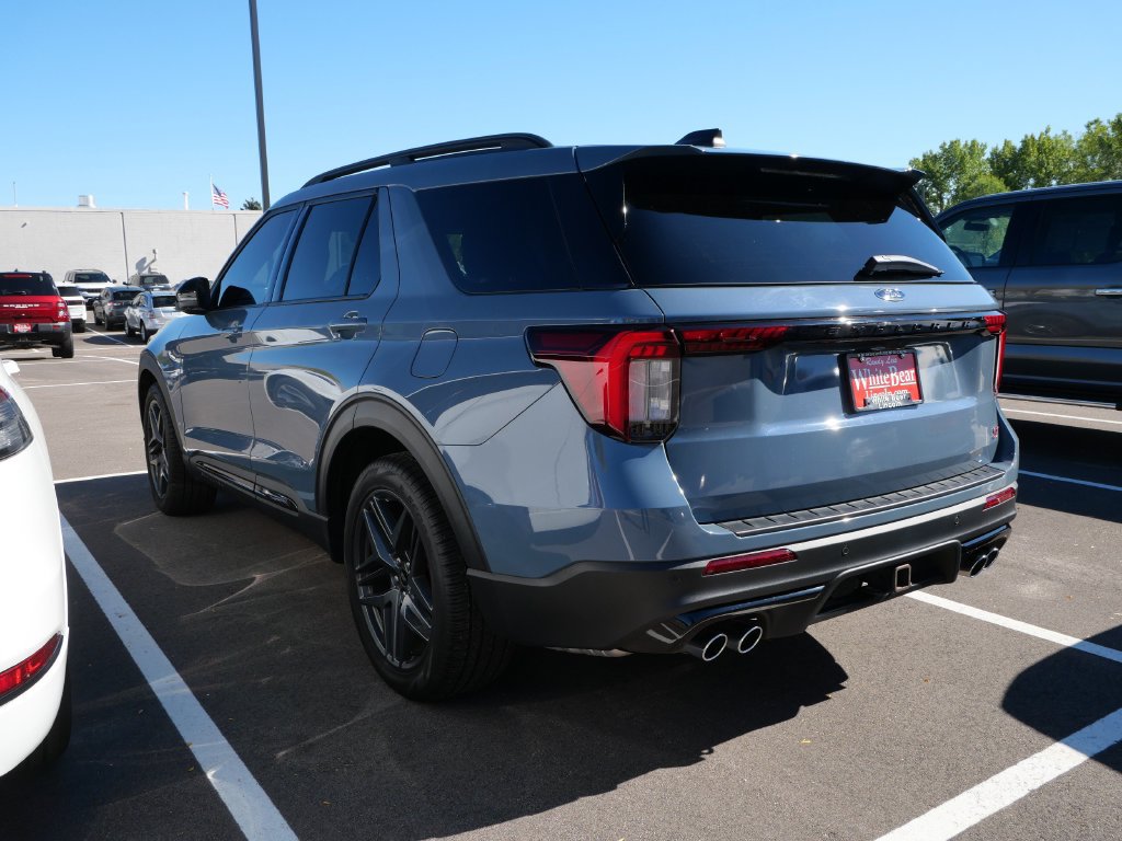 Used 2025 Ford Explorer ST AWD/4WD image 7