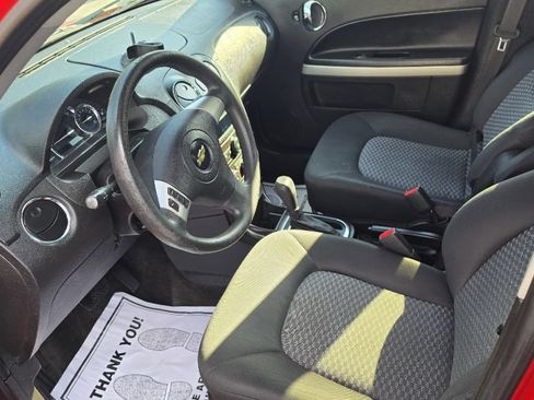 Used 2011 Chevrolet HHR LS FWD image 9