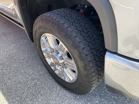 Used 2024 Chevrolet Silverado 2500 High Country w/ High Country Premium Package AWD/4WD image 17