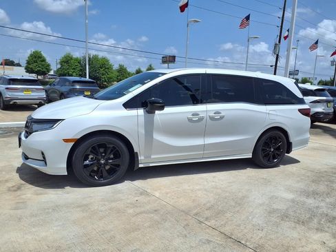 Used 2023 Honda Odyssey Sport image 3