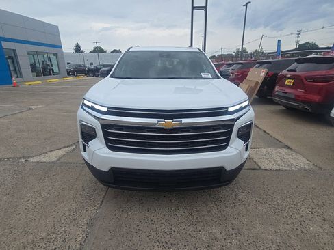 New 2026 Chevrolet Traverse LT w/ Driver Confidence Package AWD/4WD image 4