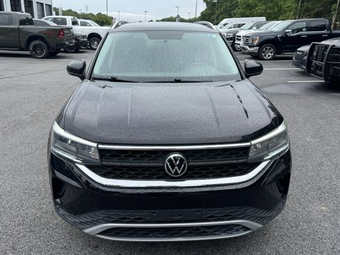 Used 2022 Volkswagen Taos SE FWD image 2