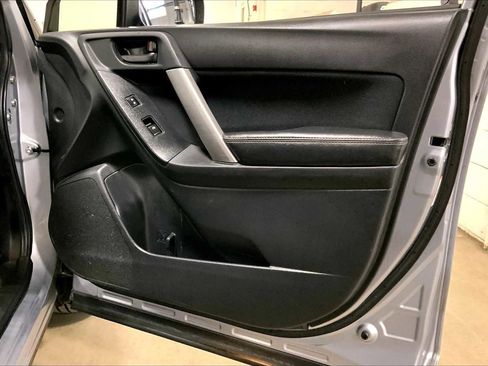 Used 2016 Subaru Forester 2.5i Premium w/ All-Weather Package image 23