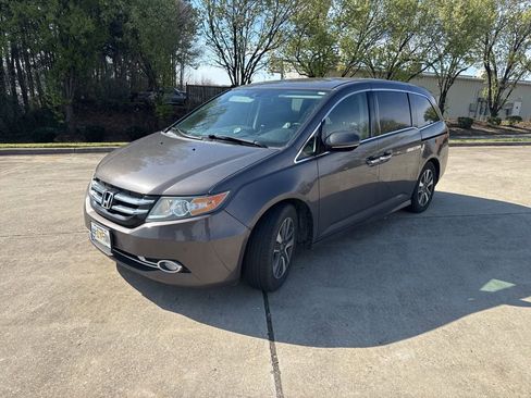 Used 2016 Honda Odyssey Touring image 1