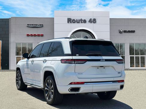 Used 2023 Jeep Grand Cherokee Overland AWD/4WD image 4