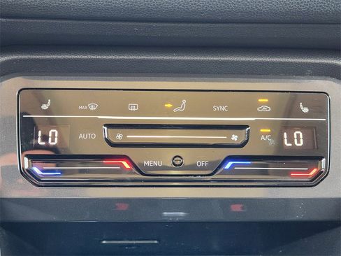 Used 2024 Volkswagen Tiguan SE image 19