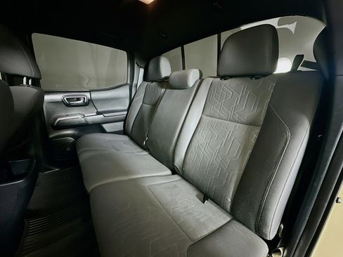 Used 2017 Toyota Tacoma TRD Off-Road image 27