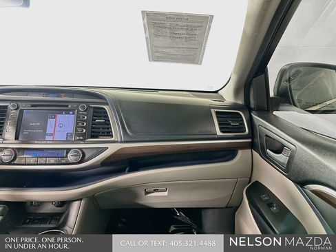 Used 2016 Toyota Highlander Limited FWD image 27