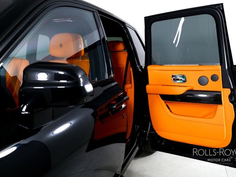 New 2026 Rolls-Royce Cullinan Black Badge image 17