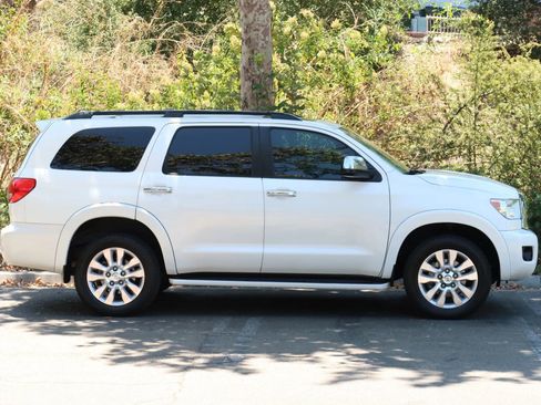 Used 2016 Toyota Sequoia Platinum RWD image 9