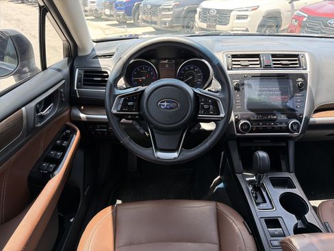 Used 2018 Subaru Outback 2.5i Touring AWD/4WD image 10