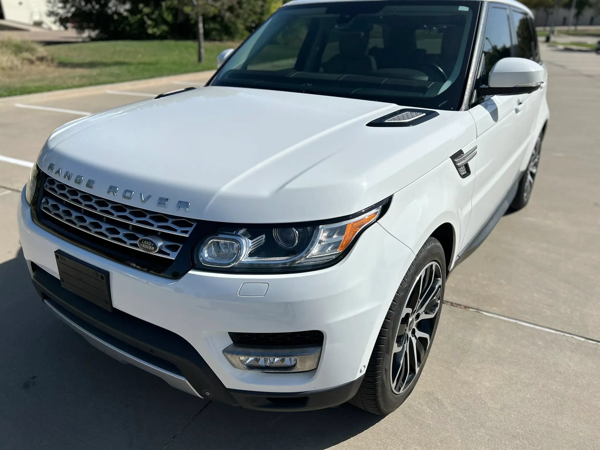 Used 2015 Land Rover Range Rover Sport HSE AWD/4WD image 2