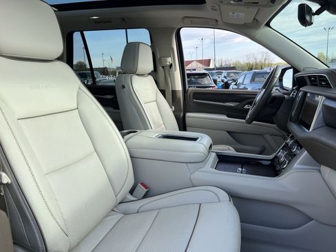 Used 2021 GMC Yukon Denali w/ Denali Premium Package AWD/4WD image 36